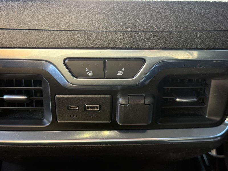 GMC Sierra 3500HD Vehicle Full-screen Gallery Image 12