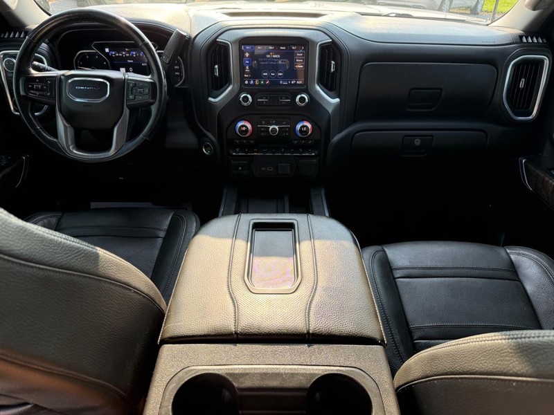 GMC Sierra 3500HD Vehicle Full-screen Gallery Image 13