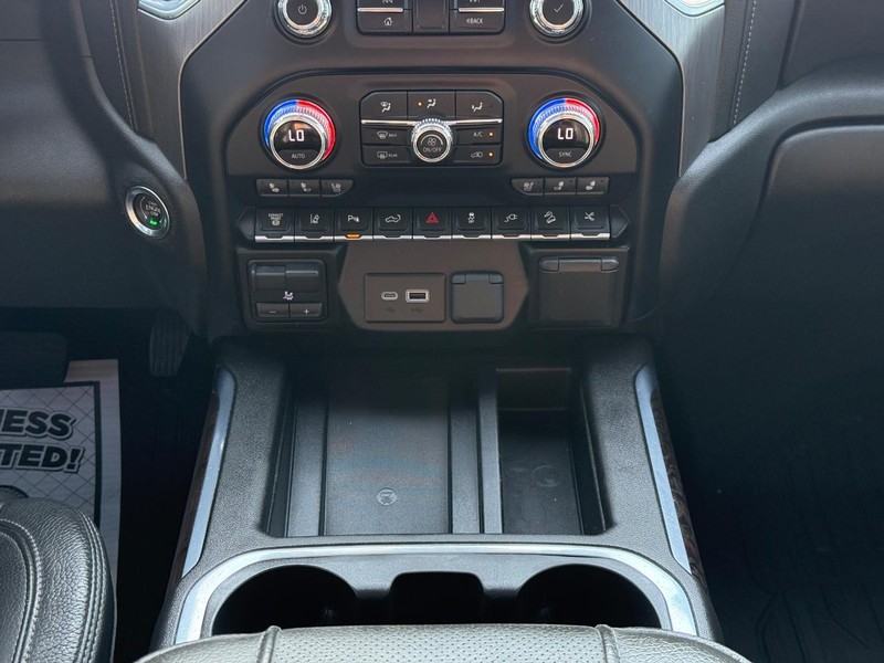 GMC Sierra 3500HD Vehicle Full-screen Gallery Image 16