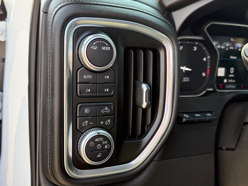 GMC Sierra 3500HD Vehicle Full-screen Gallery Image 20