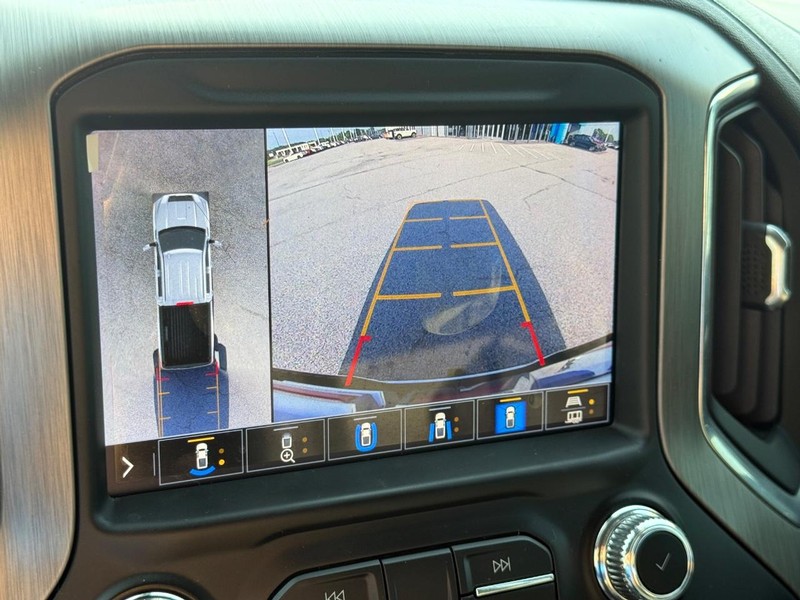GMC Sierra 3500HD Vehicle Full-screen Gallery Image 25