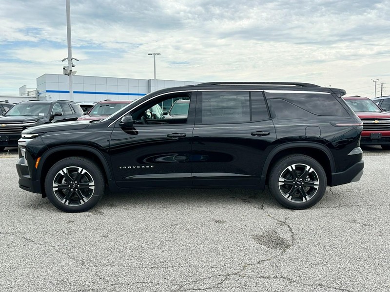 Chevrolet Traverse Vehicle Full-screen Gallery Image 2