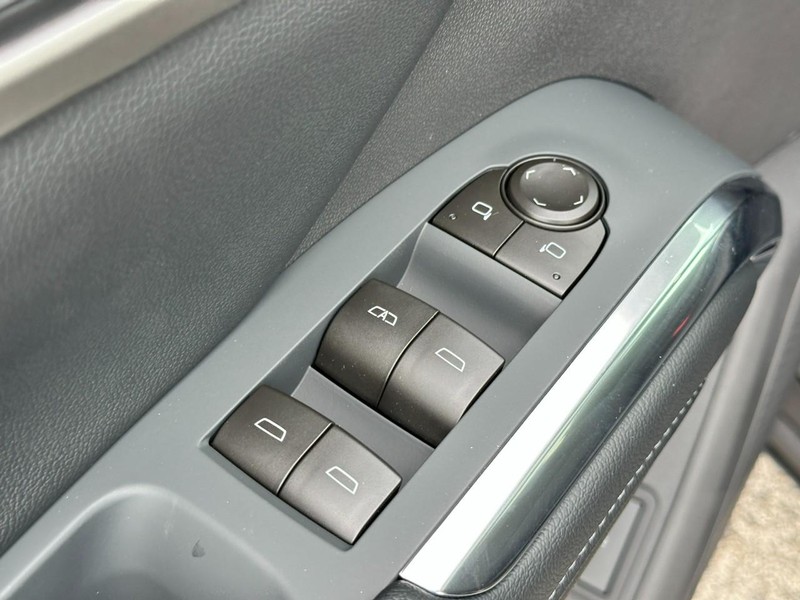 Chevrolet Traverse Vehicle Full-screen Gallery Image 11