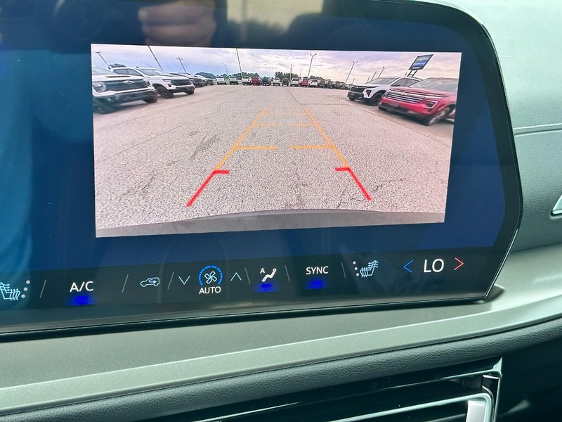 Chevrolet Traverse Vehicle Full-screen Gallery Image 16