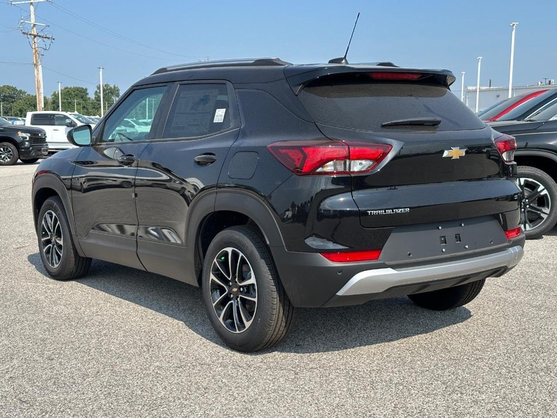 Chevrolet TrailBlazer Vehicle Full-screen Gallery Image 3
