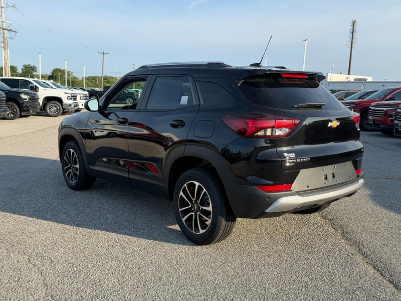 Chevrolet TrailBlazer Vehicle Full-screen Gallery Image 3