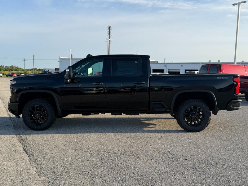 Chevrolet Silverado 2500HD Vehicle Full-screen Gallery Image 2