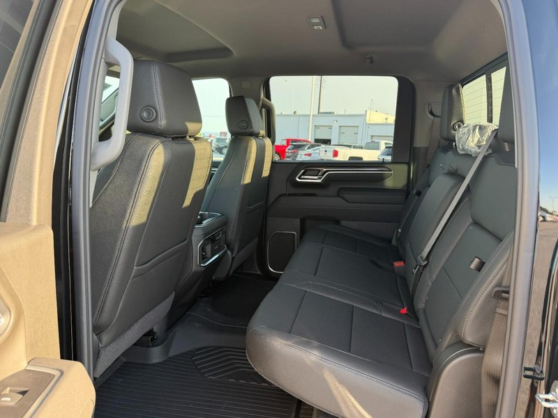 Chevrolet Silverado 2500HD Vehicle Full-screen Gallery Image 4