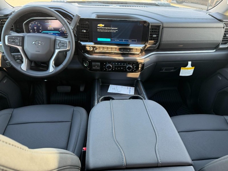 Chevrolet Silverado 2500HD Vehicle Full-screen Gallery Image 5