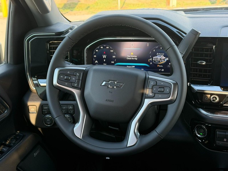 Chevrolet Silverado 2500HD Vehicle Full-screen Gallery Image 6