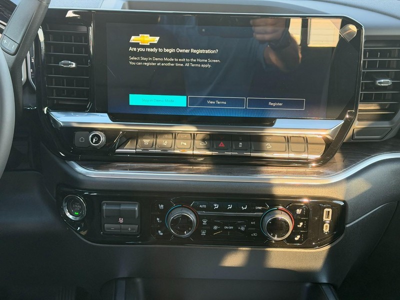 Chevrolet Silverado 2500HD Vehicle Full-screen Gallery Image 7