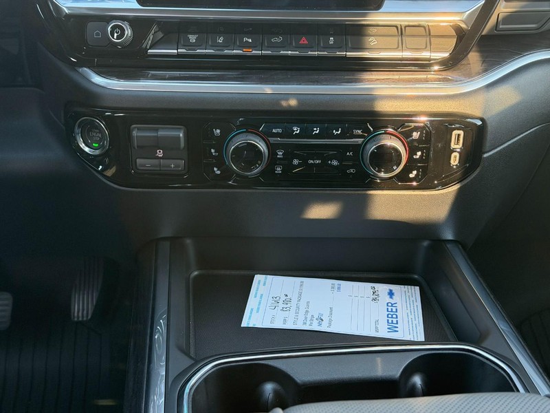 Chevrolet Silverado 2500HD Vehicle Full-screen Gallery Image 8