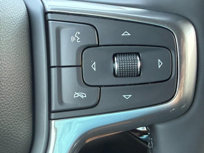 Chevrolet Silverado 2500HD Vehicle Full-screen Gallery Image 13