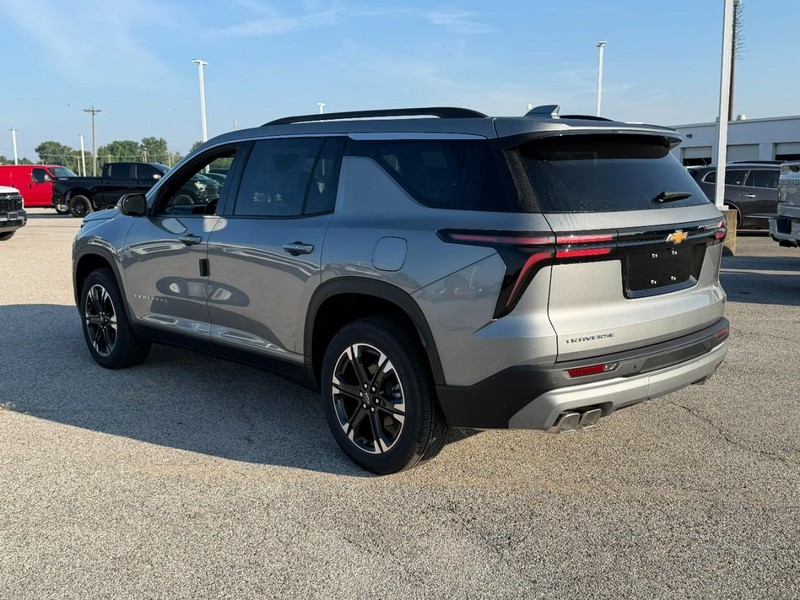 Chevrolet Traverse Vehicle Full-screen Gallery Image 3
