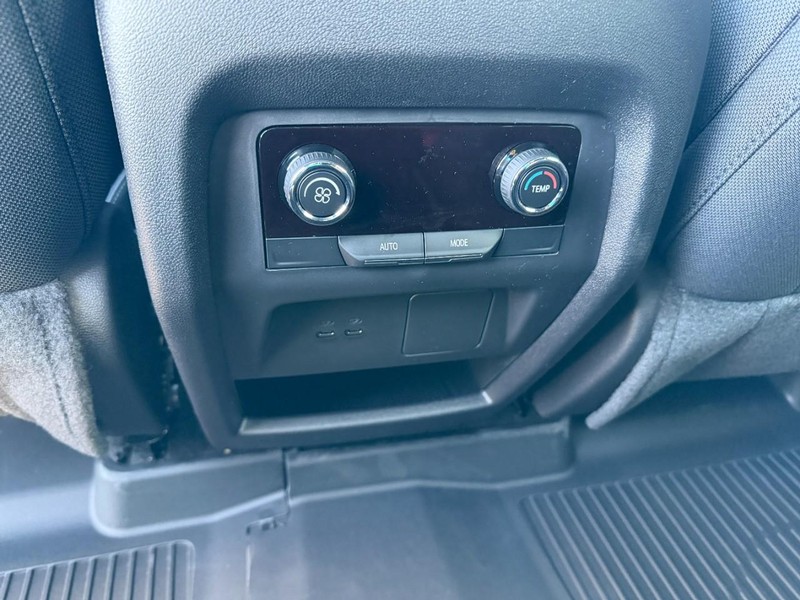 Chevrolet Traverse Vehicle Full-screen Gallery Image 7