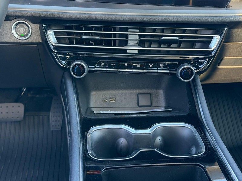 Chevrolet Traverse Vehicle Full-screen Gallery Image 11