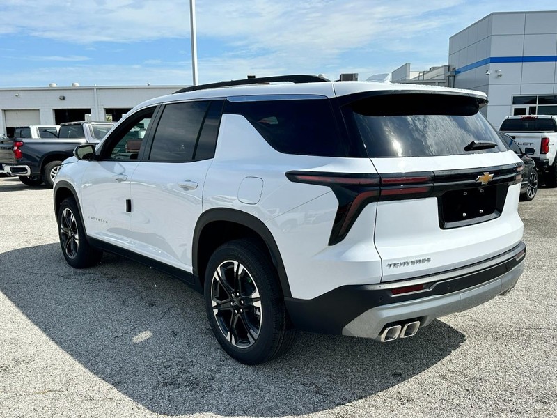Chevrolet Traverse Vehicle Full-screen Gallery Image 3