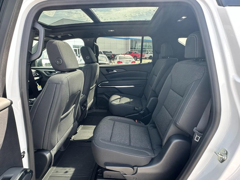 Chevrolet Traverse Vehicle Full-screen Gallery Image 4