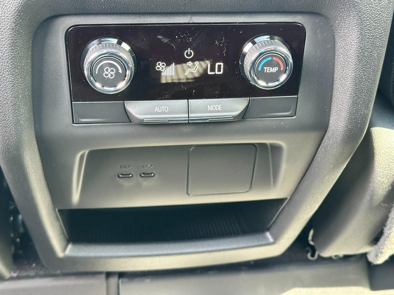 Chevrolet Traverse Vehicle Full-screen Gallery Image 6