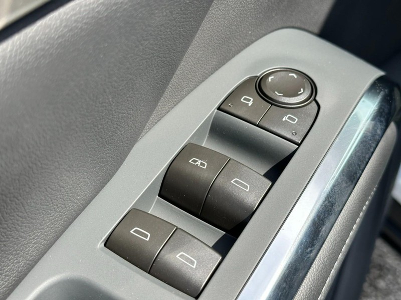 Chevrolet Traverse Vehicle Full-screen Gallery Image 12
