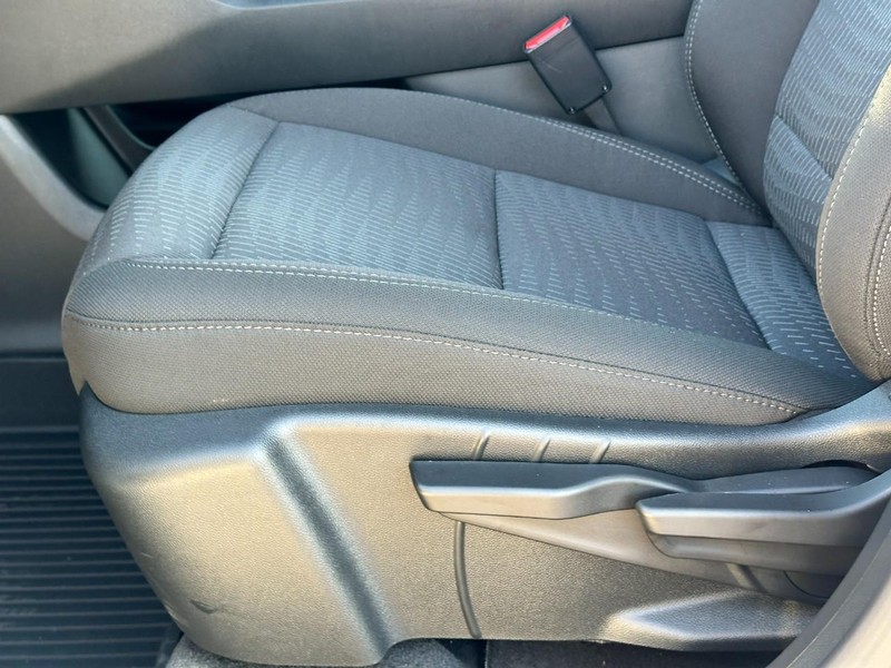 Chevrolet Equinox Vehicle Full-screen Gallery Image 10