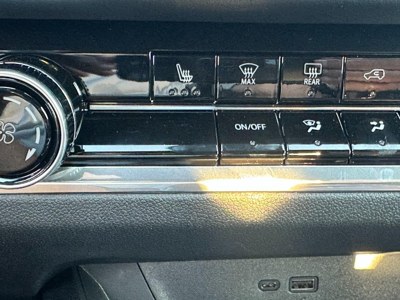Chevrolet Equinox Vehicle Full-screen Gallery Image 13