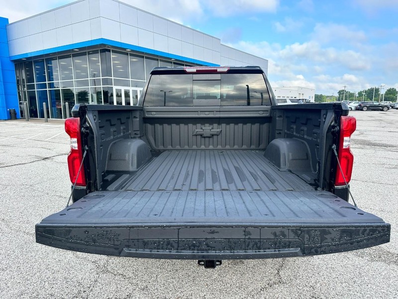 Chevrolet Silverado 1500 LTD Vehicle Full-screen Gallery Image 5