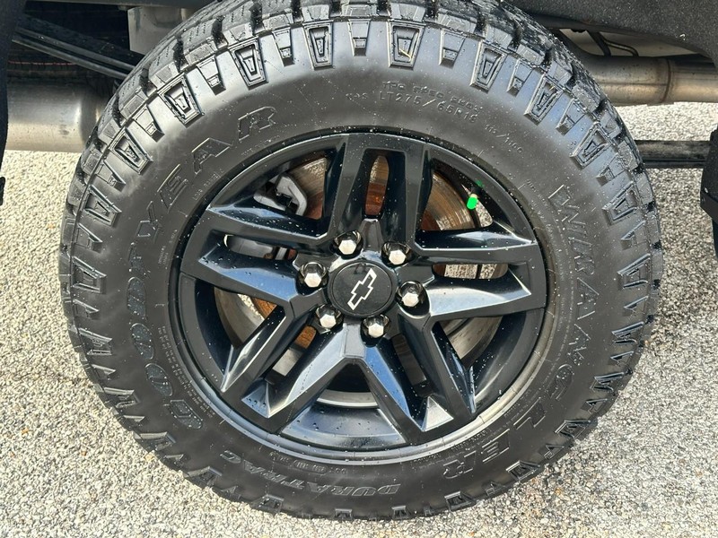 Chevrolet Silverado 1500 LTD Vehicle Full-screen Gallery Image 7