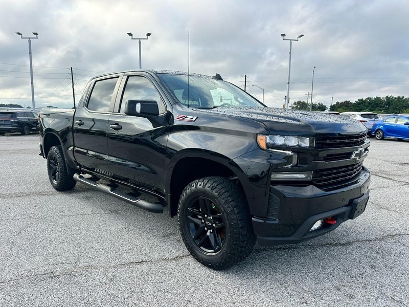 Chevrolet Silverado 1500 LTD Vehicle Full-screen Gallery Image 8