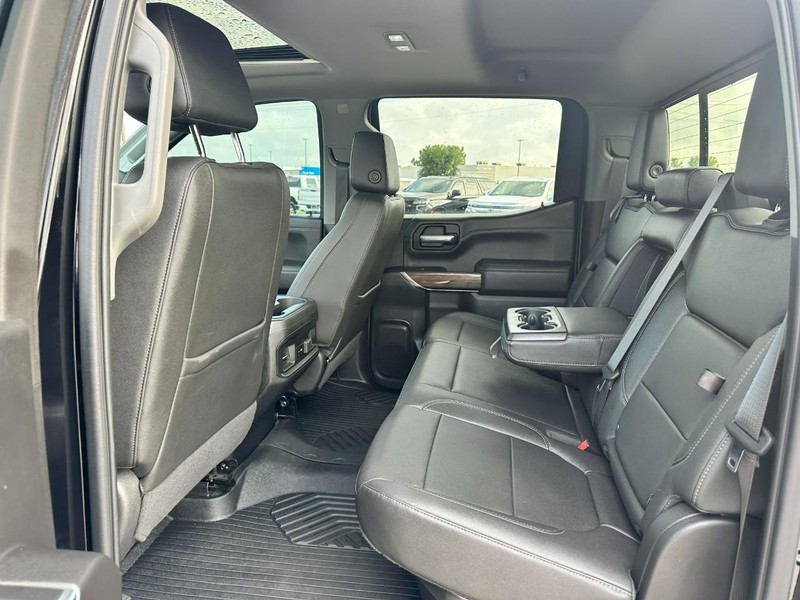 Chevrolet Silverado 1500 LTD Vehicle Full-screen Gallery Image 10