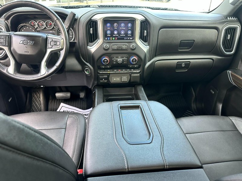 Chevrolet Silverado 1500 LTD Vehicle Full-screen Gallery Image 12