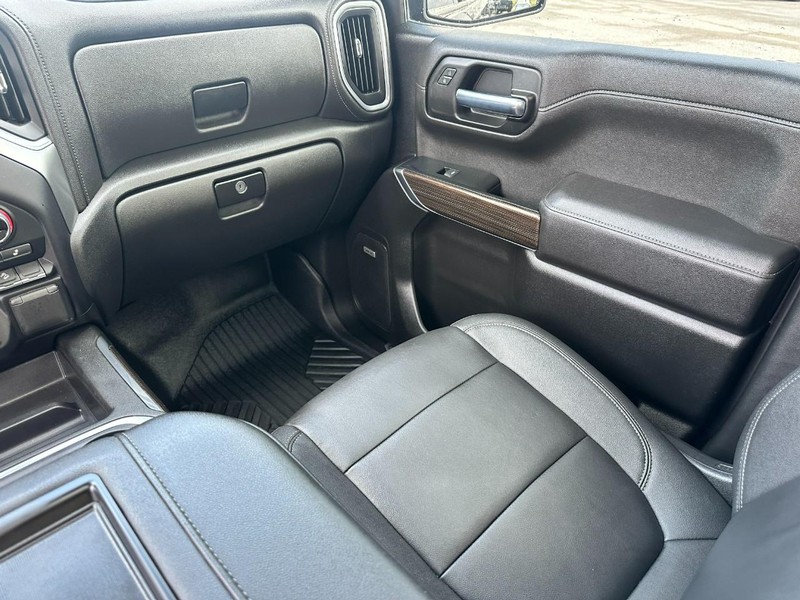 Chevrolet Silverado 1500 LTD Vehicle Full-screen Gallery Image 16