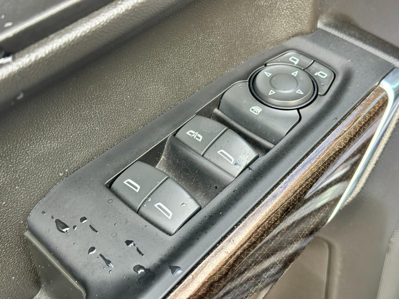 Chevrolet Silverado 1500 LTD Vehicle Full-screen Gallery Image 17