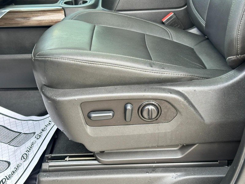 Chevrolet Silverado 1500 LTD Vehicle Full-screen Gallery Image 18