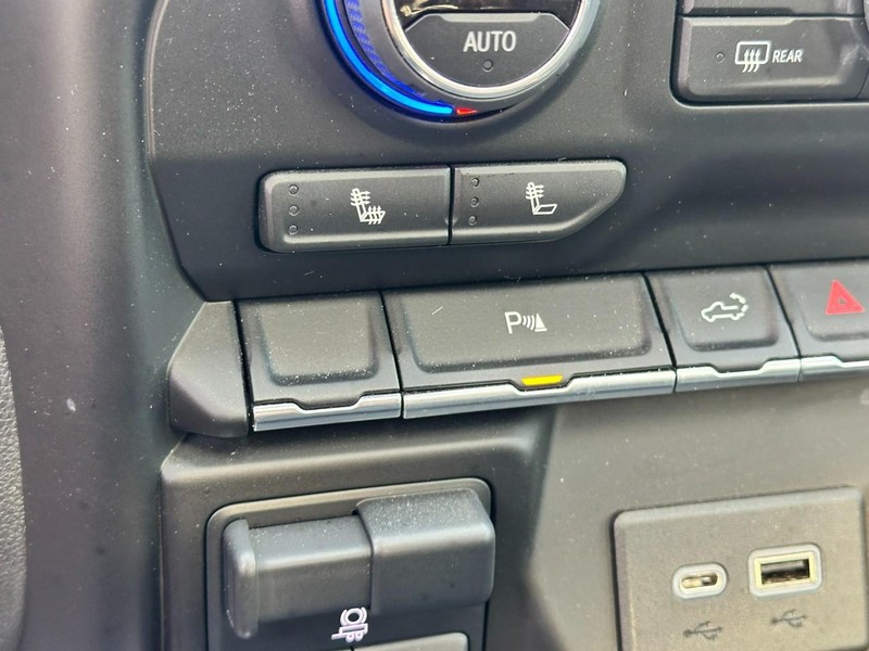 Chevrolet Silverado 1500 LTD Vehicle Full-screen Gallery Image 22