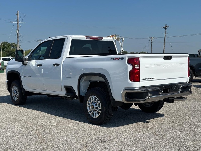 Chevrolet Silverado 2500HD Vehicle Full-screen Gallery Image 3