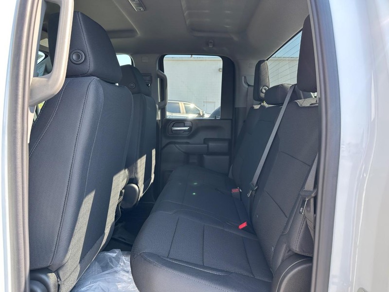 Chevrolet Silverado 2500HD Vehicle Full-screen Gallery Image 5