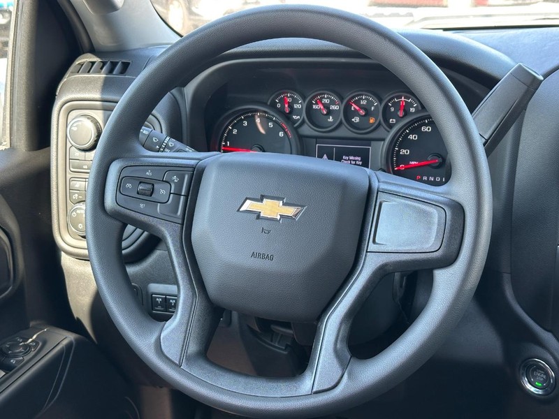 Chevrolet Silverado 2500HD Vehicle Full-screen Gallery Image 7