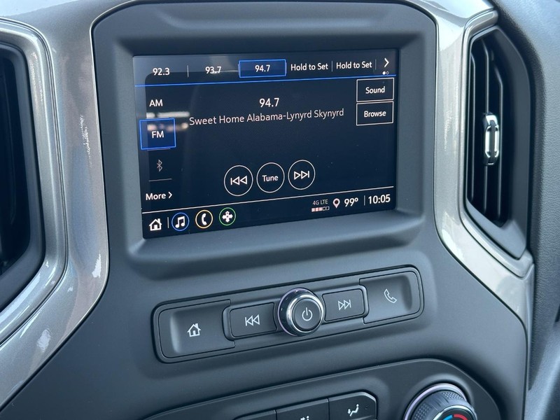 Chevrolet Silverado 2500HD Vehicle Full-screen Gallery Image 10