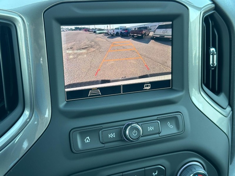 Chevrolet Silverado 2500HD Vehicle Full-screen Gallery Image 11