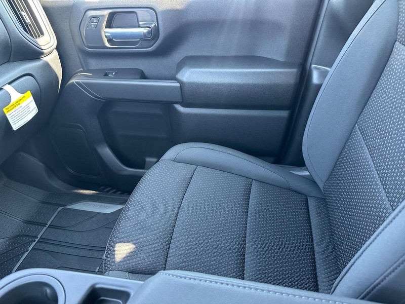 Chevrolet Silverado 2500HD Vehicle Full-screen Gallery Image 13