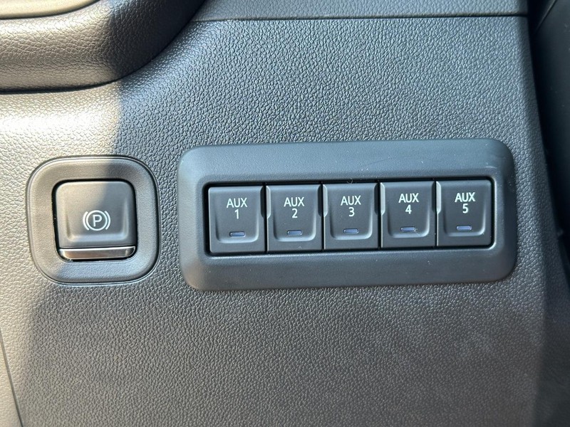 Chevrolet Silverado 2500HD Vehicle Full-screen Gallery Image 14