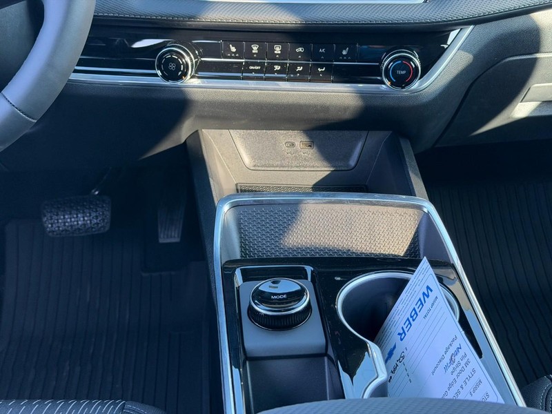 Chevrolet Equinox Vehicle Full-screen Gallery Image 8