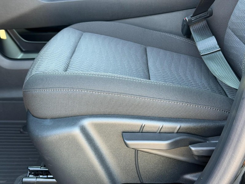 Chevrolet Equinox Vehicle Full-screen Gallery Image 10