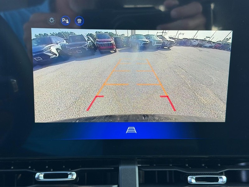 Chevrolet Equinox Vehicle Full-screen Gallery Image 13