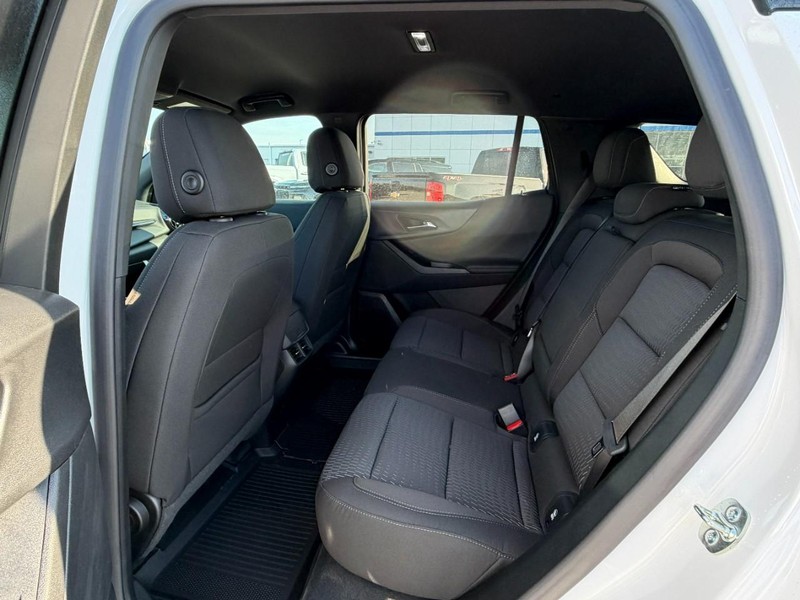 Chevrolet Equinox Vehicle Full-screen Gallery Image 4