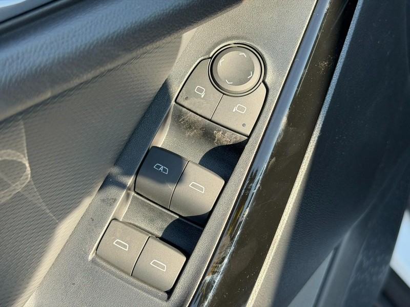 Chevrolet Equinox Vehicle Full-screen Gallery Image 9