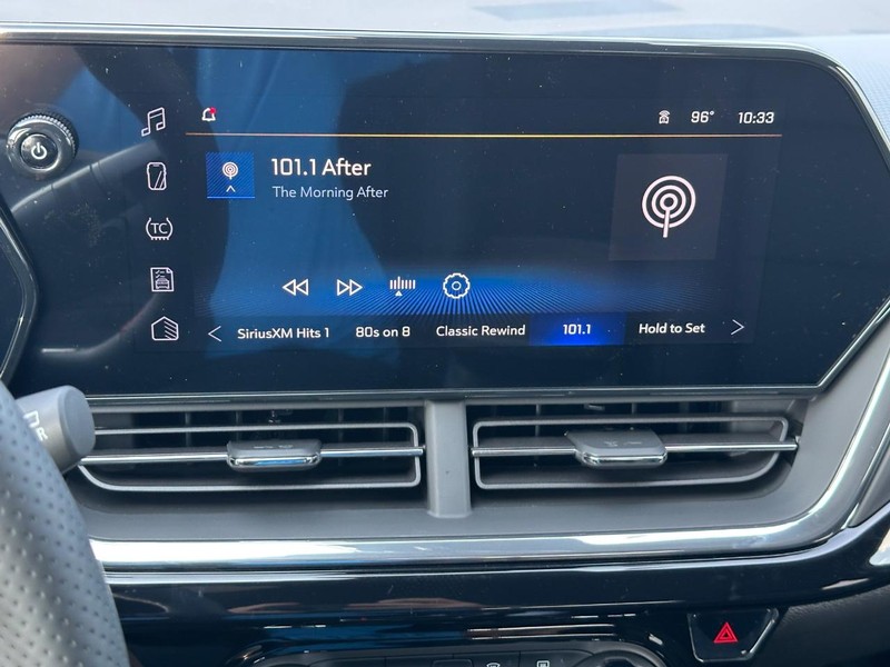 Chevrolet Trax Vehicle Full-screen Gallery Image 11