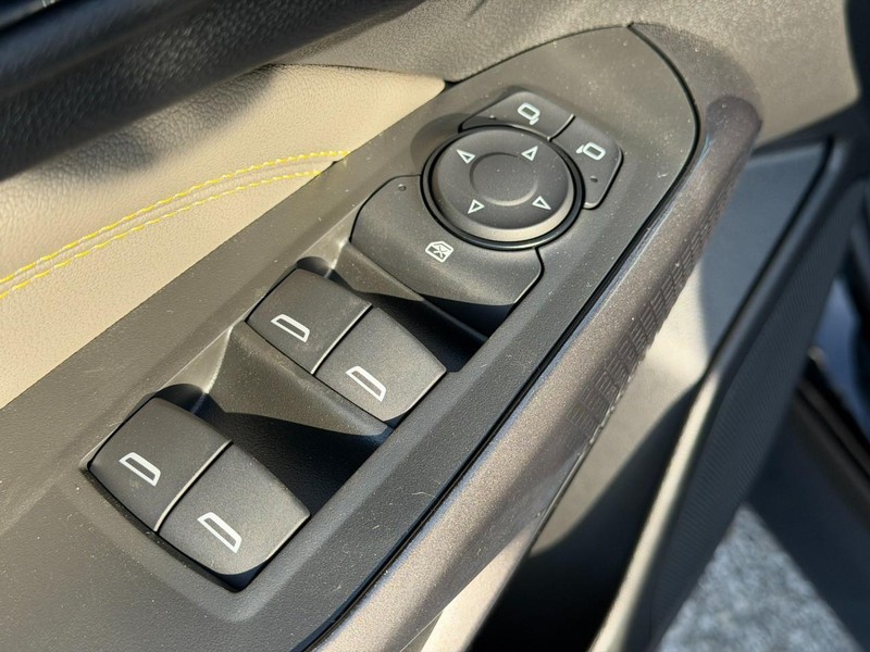 Chevrolet Trax Vehicle Full-screen Gallery Image 9
