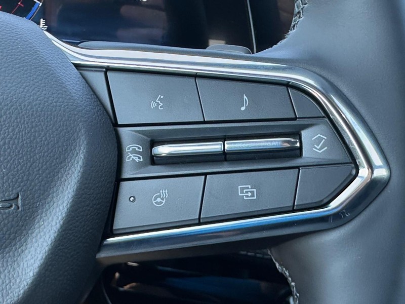 Chevrolet Equinox Vehicle Full-screen Gallery Image 9
